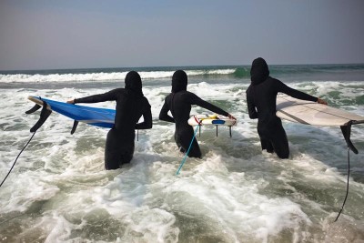 Burqa Surfing