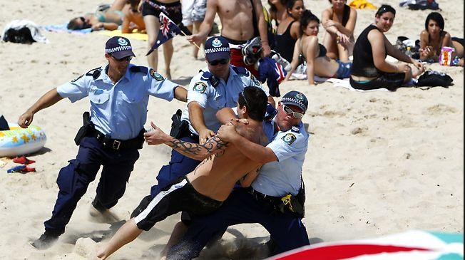 Police arrest violent Lebs on Cronulla Beach