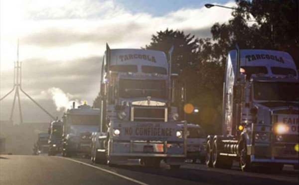 Owner driver protest outside Parliament in Canberra 2016